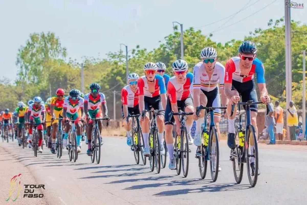 Des cycliste au tour du Faso 