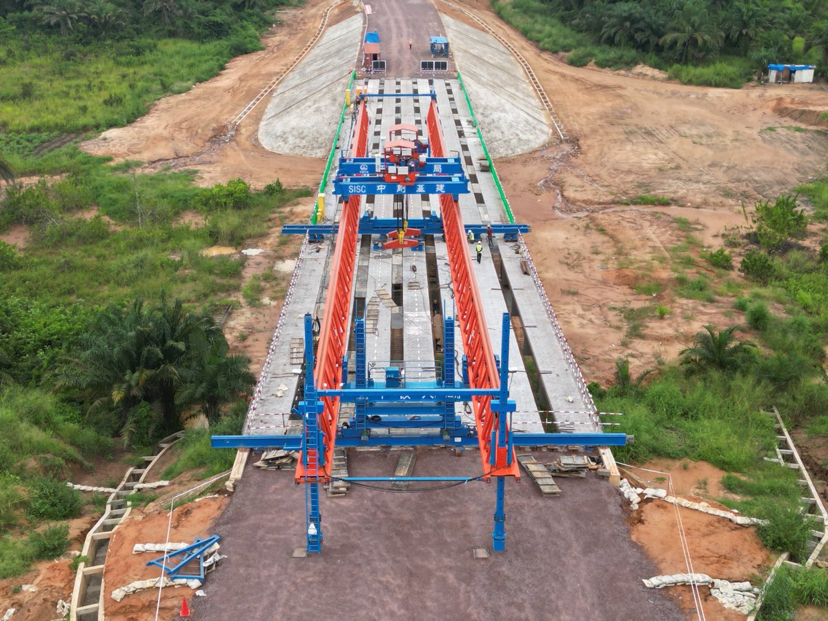Pose des poutres du pont
