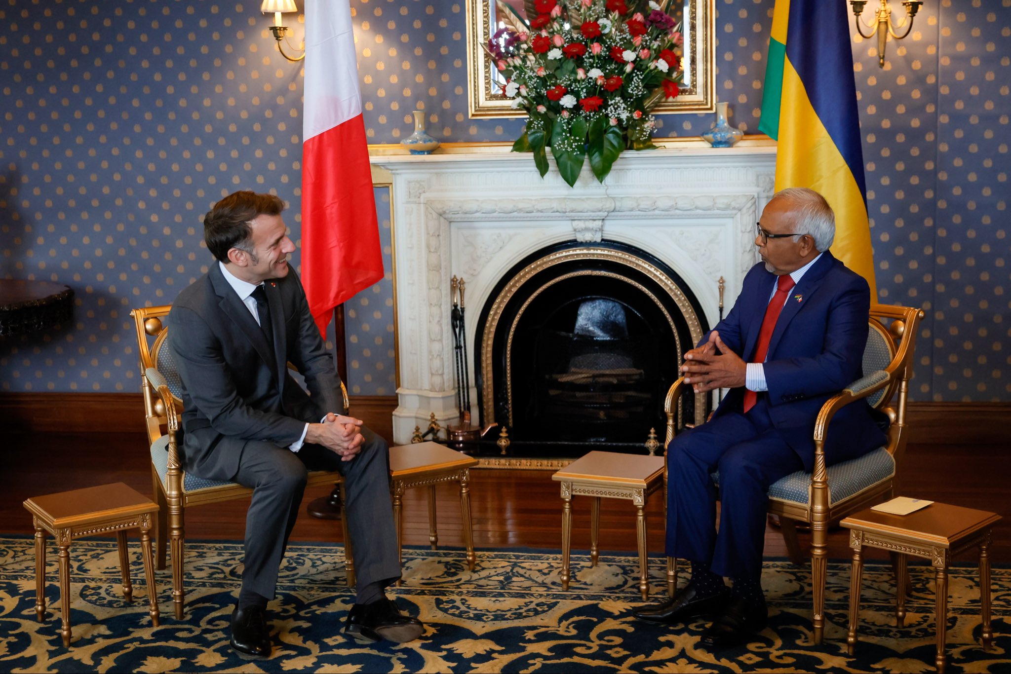 Emmanuel Macron avec un dirigeant mauricien